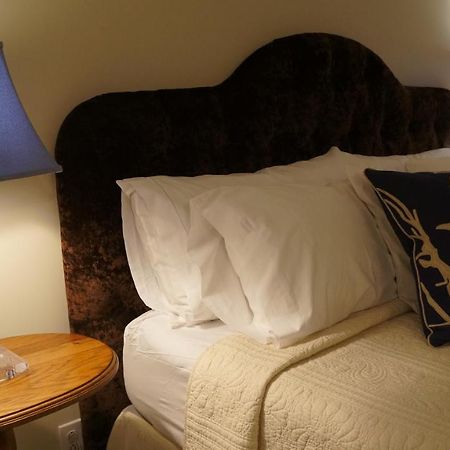 Green River Inn Sandgate Экстерьер фото
